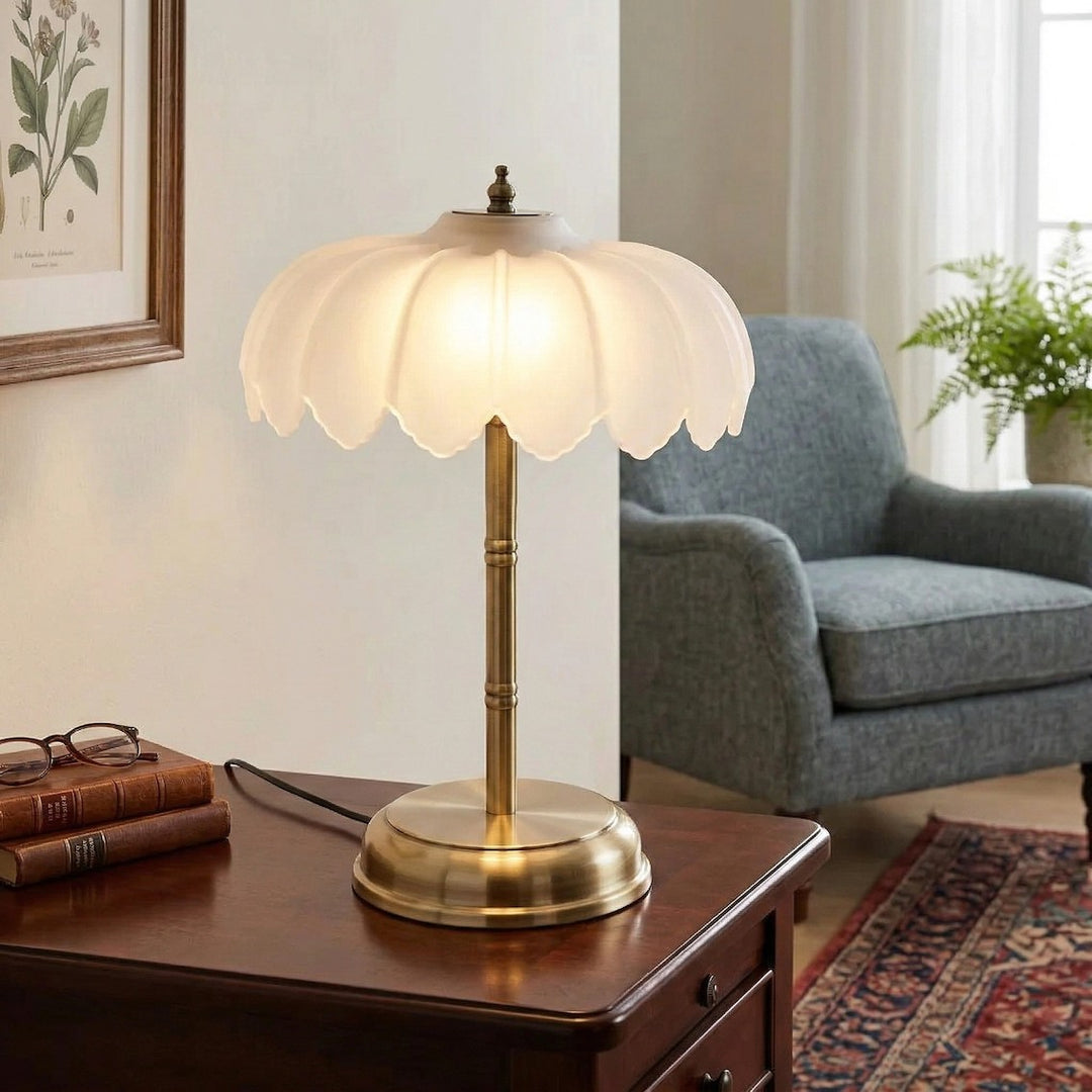 Lampe de Table Élégante Aridia – Base Métallique Élégante et Abat-Jour en Verre pour Espaces Contemporains