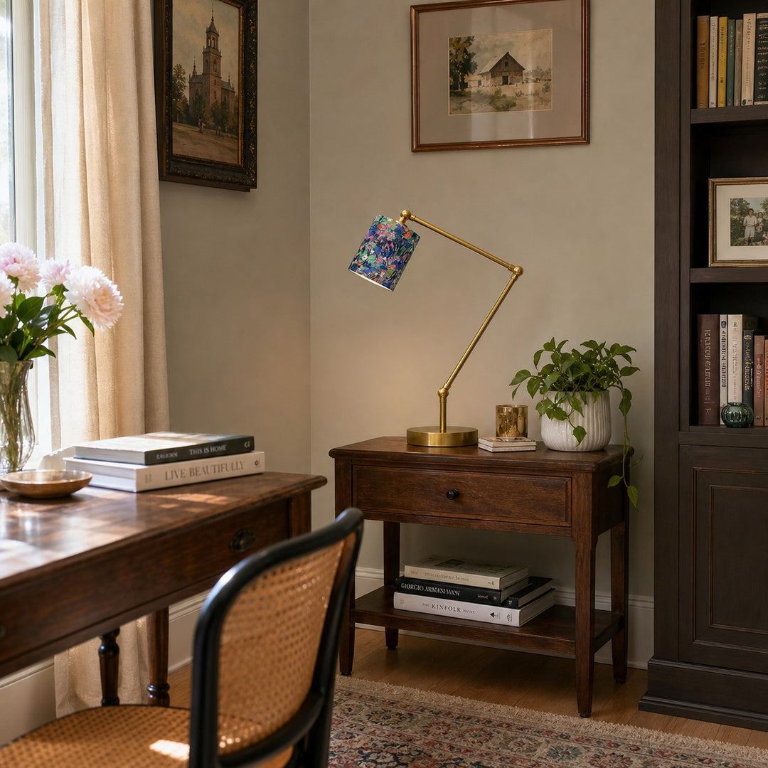 Impression Floral lamp in home office