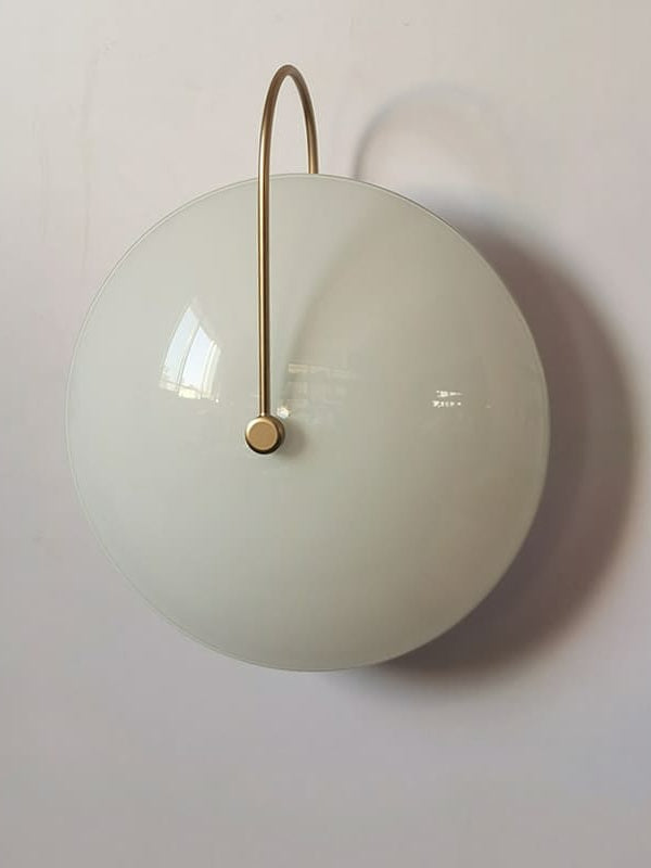 Moderne Glas-Wandleuchte – Gerippte Glasleuchte mit Scheiben-Wandhalterung