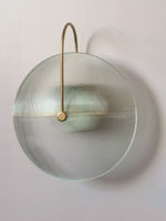 Bild in der Galerieansicht laden, Moderne Glas-Wandleuchte – Gerippte Glasleuchte mit Scheiben-Wandhalterung
