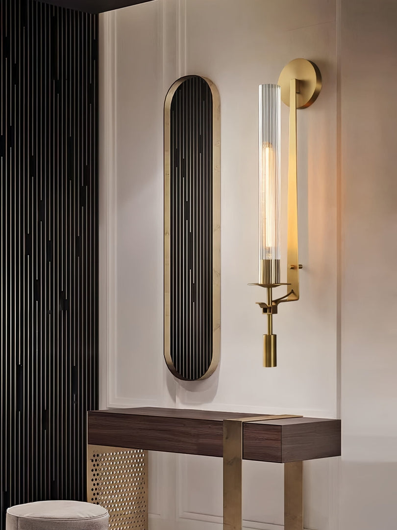 Aplique de pared delgado con cristal acanalado y marco moderno metálico
