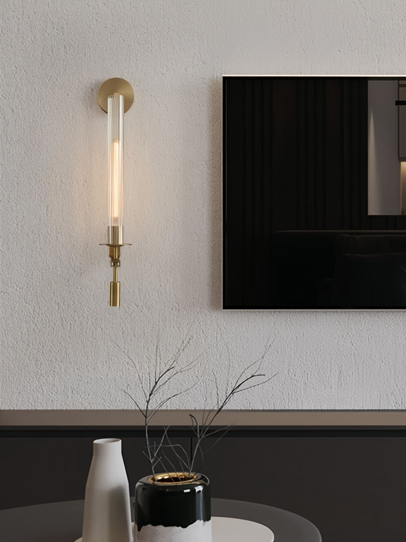 Aplique de pared delgado con cristal acanalado y marco moderno metálico