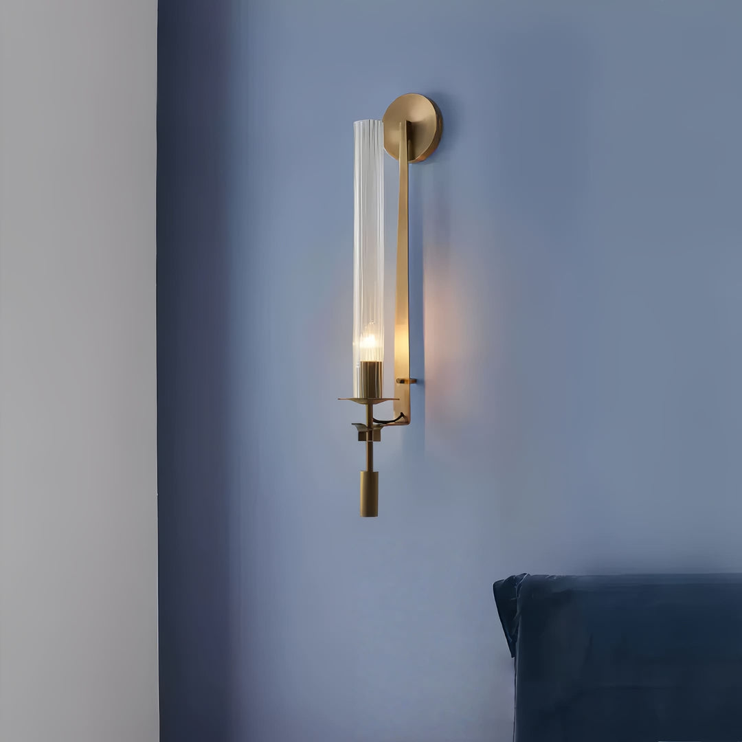 Aplique de pared delgado con cristal acanalado y marco moderno metálico