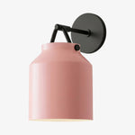 Charger l'image dans la visionneuse de galerie, Applique murale minimaliste Hanton – Applique en verre lait vintage avec accent en métal