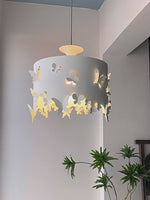Video im Galerie-Viewer laden und abspielen, Vintage Trommel Schmetterling Anhänger Lampe – Elegante Beleuchtung für Schlafzimmer, Esszimmer
