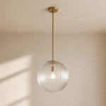 Bild in Gallery-Viewer laden, Bravira gerippte Glas-Pendelleuchte – Messing- und Glas-Pendelleuchte mit Landhausstil